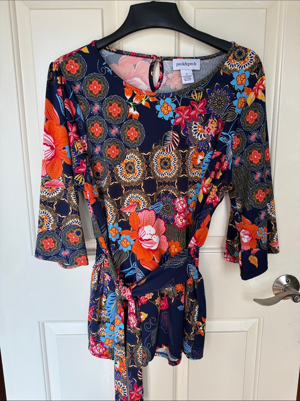 Peck & Peck Floral 3/4 Sleeve Tunic with Tie Front and gathered Back -Size M